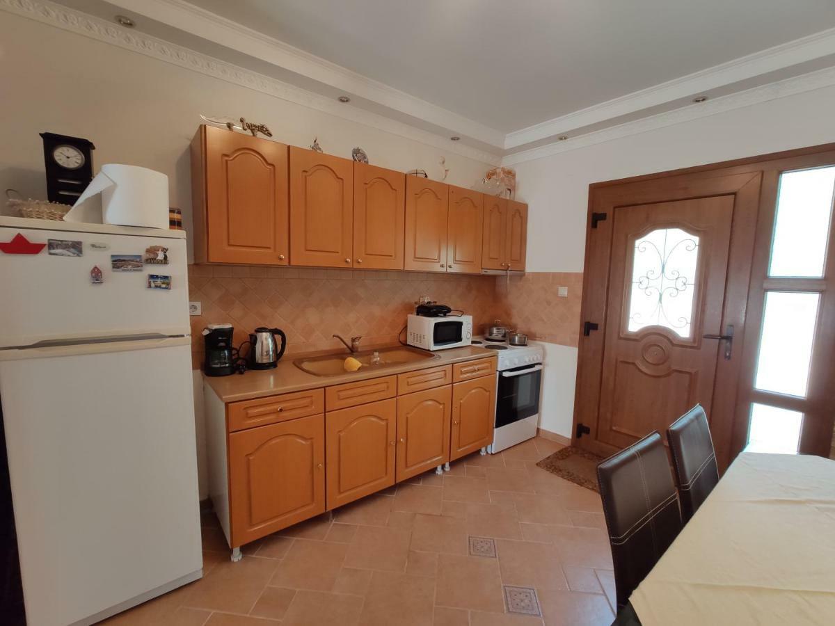 Elpida Apartment *